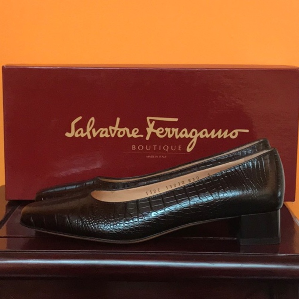 New/never worn Salvatore Ferragamo size 5 shoes in original box